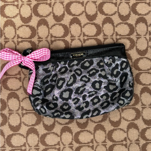 Coach Pouch - Picture 1 of 6